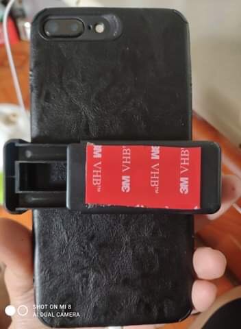 Giá đỡ điện thoại kèm băng keo 3M