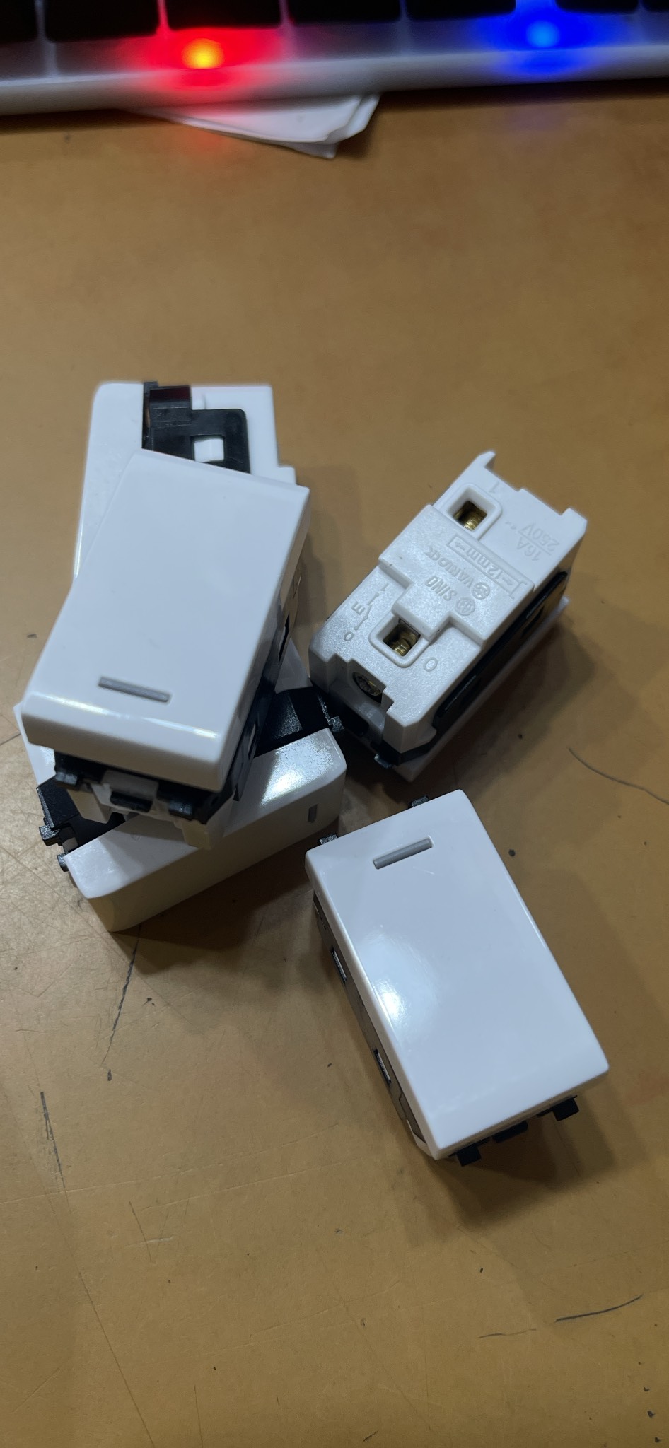 Công Tắc 1 chiều, 2 chiều, đèn báo đỏ SConcep Sino