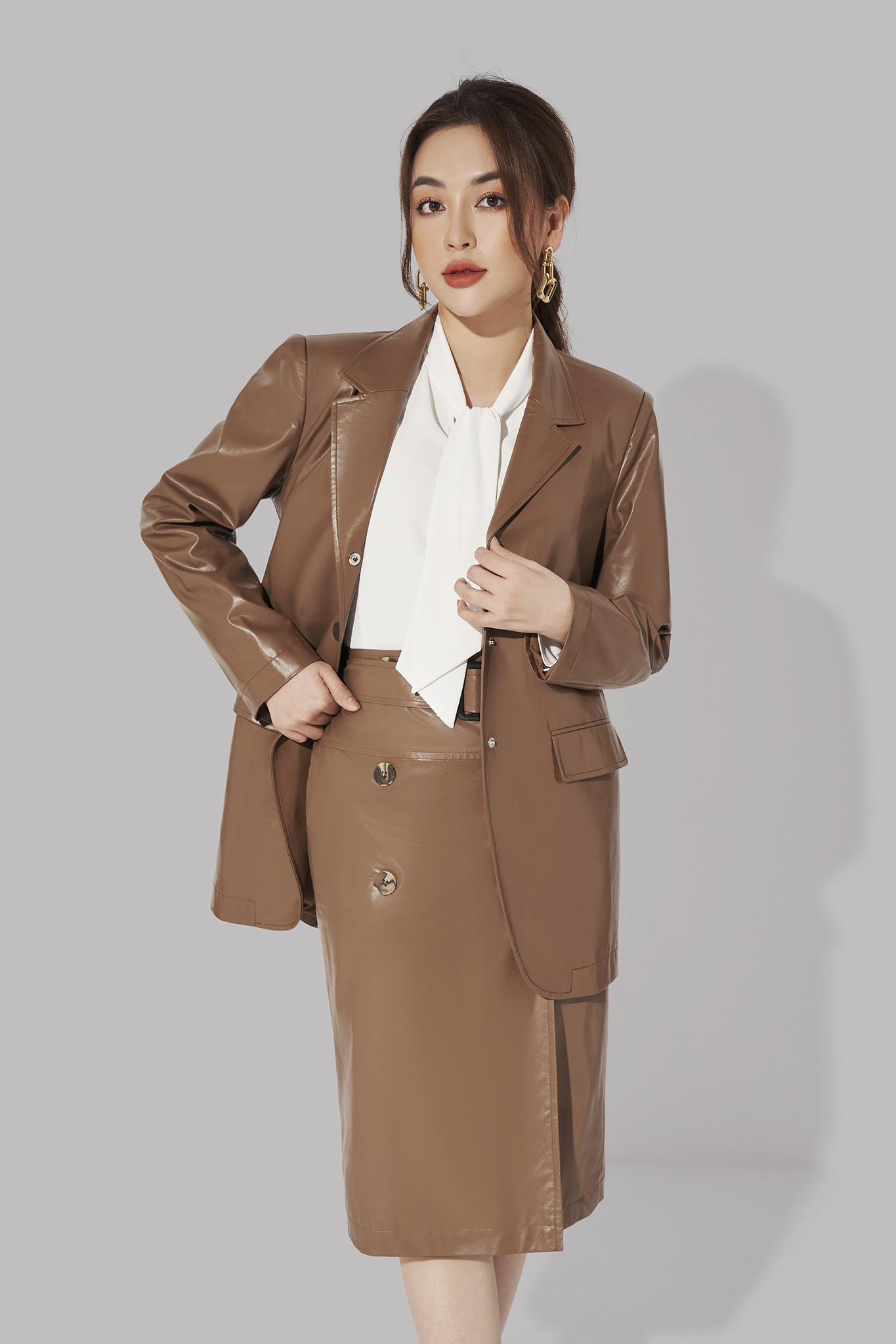 Áo blazer da nữ dáng dài Eva de Eva 21ABLE008N