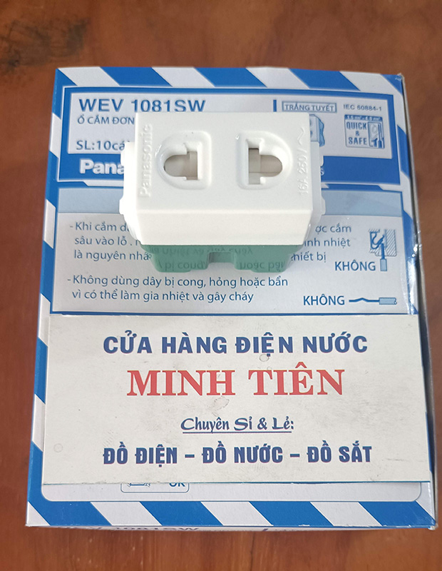 Ổ cắm âm đơn 2 chấu có màng che panasonic wide wev 1081sw , ổ cắm âm đơn 3 chấu wev 1181sw, ổ cắm đôi 3 chấu panasonic wide wev 1582sw