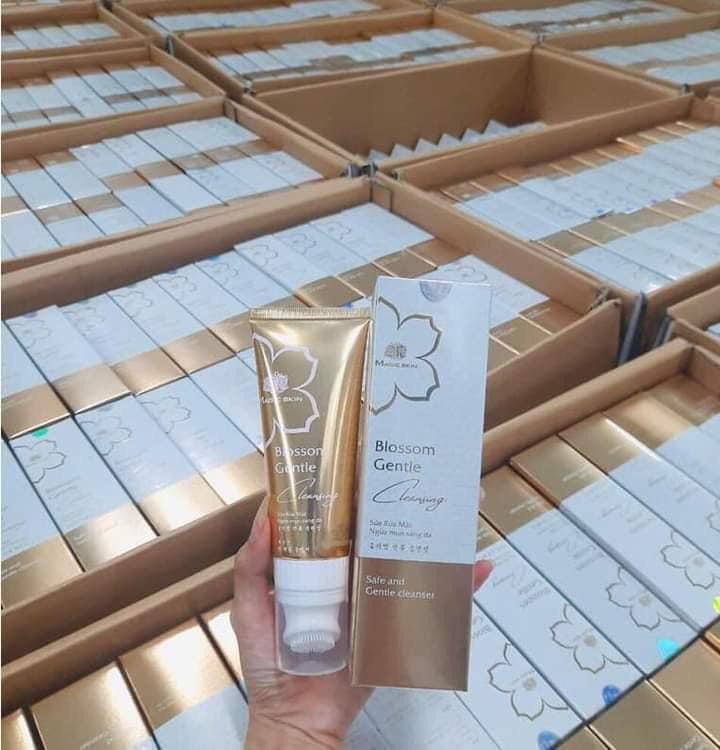 Sữa rửa mặt dịu nhẹ ngừa mụn sáng da Magic skin