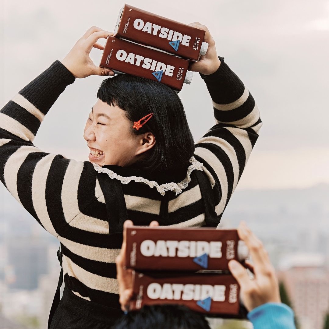 [Expiry Date: Sep, 2025] OATSIDE Chocolate Oat Milk (2 x 1L)