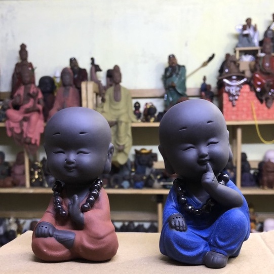 Tượng Chú Tiểu Gốm Tử Sa- Tượng Đẹp Trag Trí- Tượng Để Xe Ô Tô