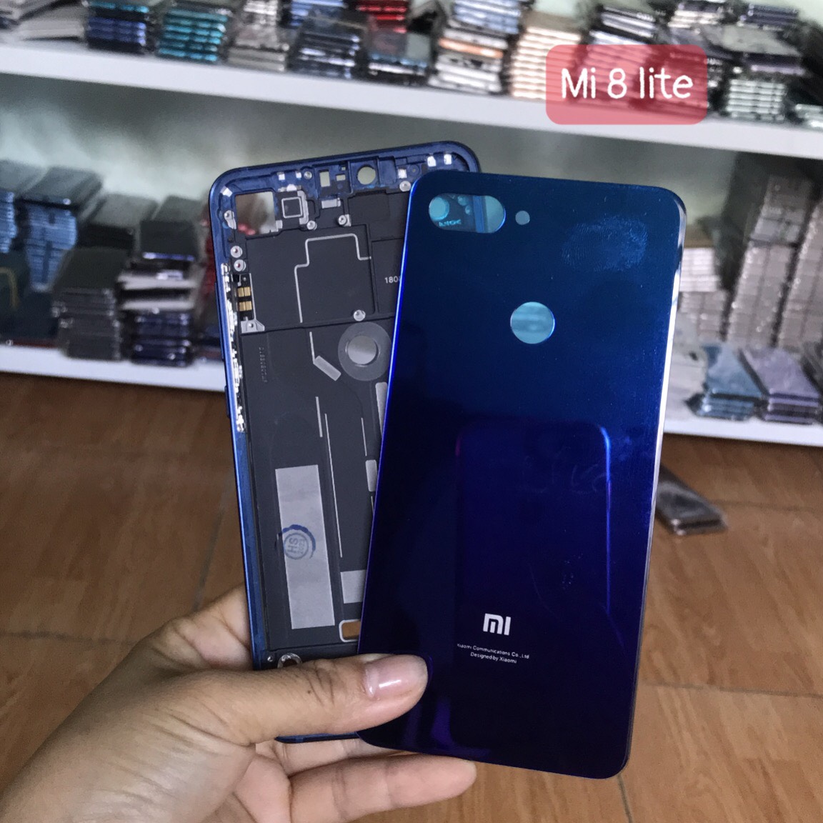 Bộ vỏ xiaomi Mi 8 Lite ( có cụm kính camera,nút bấm)