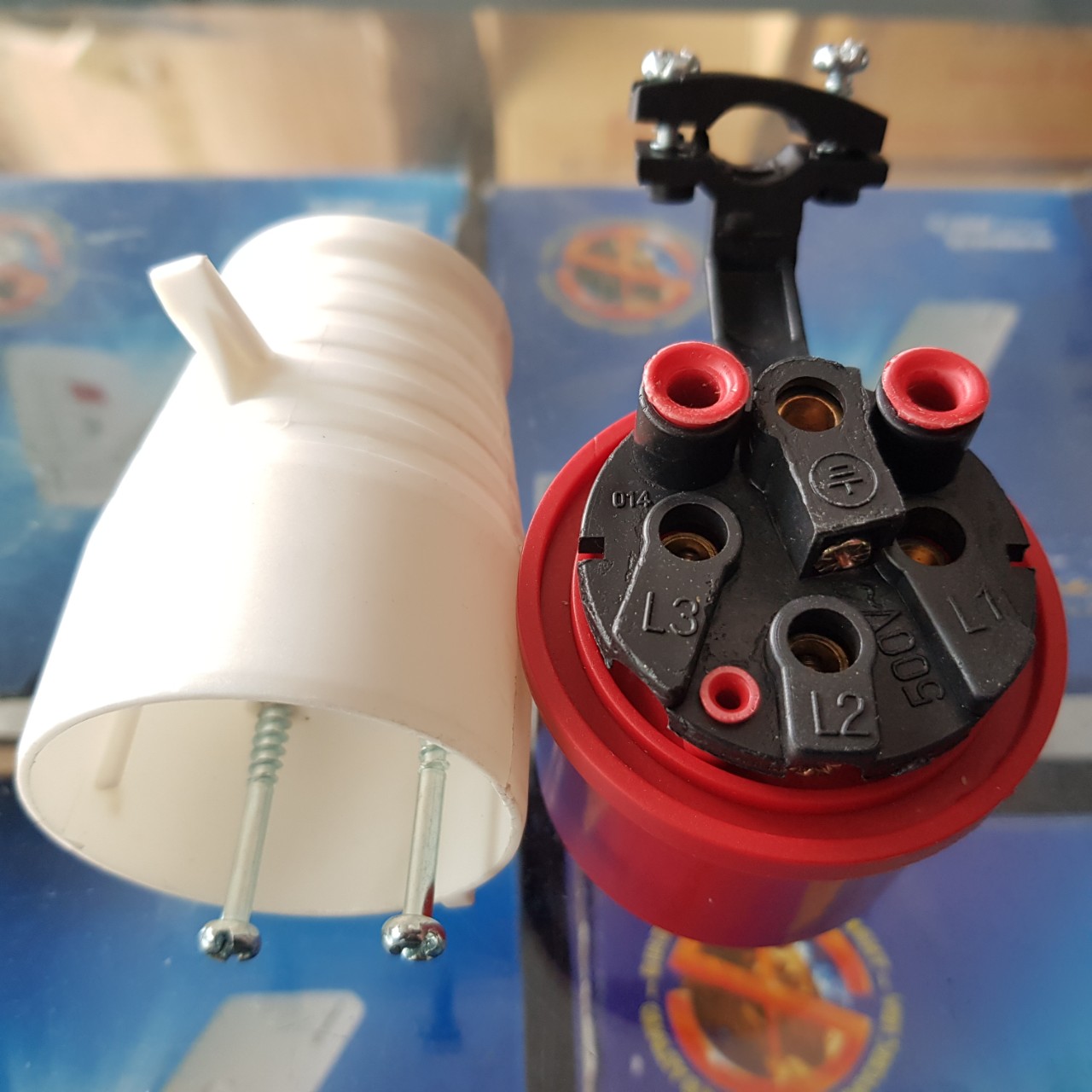 PHÍCH CẮM CÔNG NGHIỆP 4 CHẤU 16A ( PHÍCH CẮM CÔNG NGHIỆP 3 PHA )