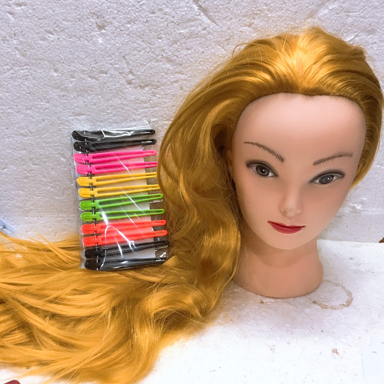 Đầu manocanh học làm tóc vàng sáng (tặng 10 kẹp chia tóc)