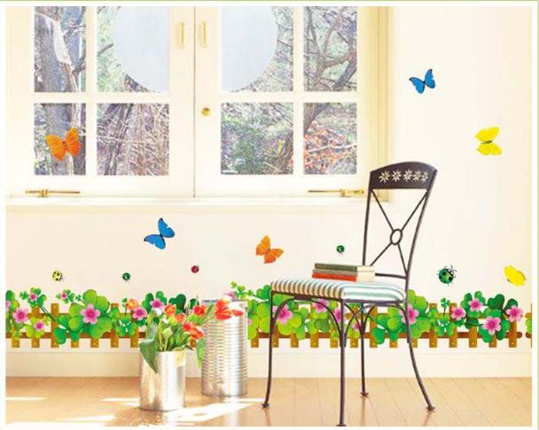 [HCM]Decal trang trí chân tường - Hàng Rào gỗ nâu hoa bướm sắc màu-K26