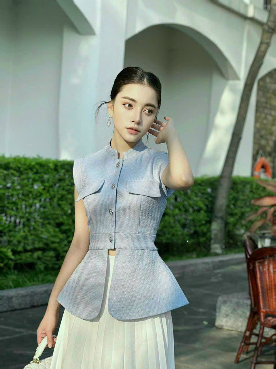 Set áo cài nút kèm chân váy voan dập ly freesize