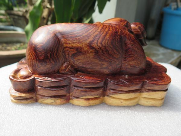 Heo gỗ Trắc phong thủy (cao 20 x 10cm)