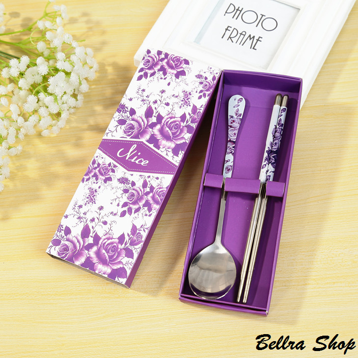 Bộ thìa đũa inox in hình hoa văn sang trọng - thìa đũa có hộp đựng