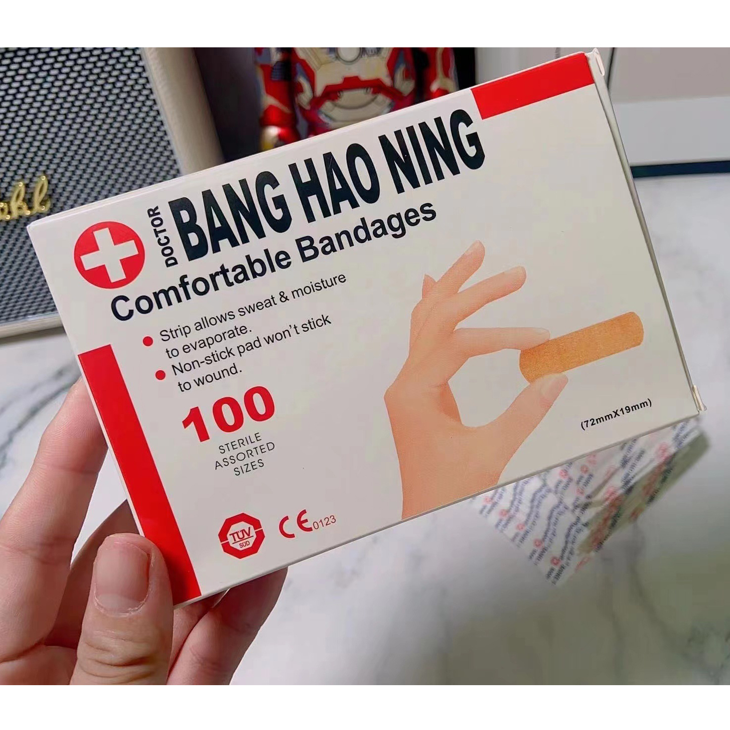 Hộp băng Urgo Ơ Gâu - 100 miếng dán vết thương y tế