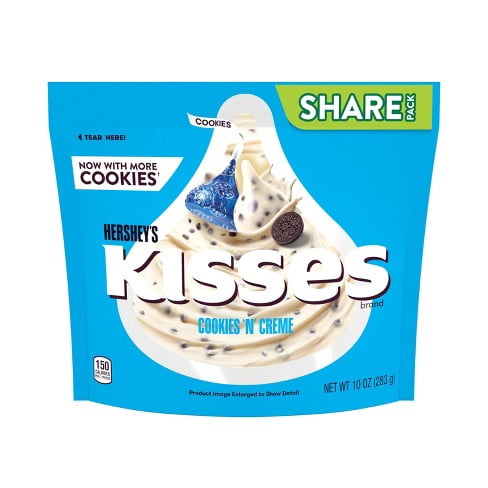 Socola sữa trắng Hershey's Kisses Cookies 'n'creme gói 283gr của Mỹ - socola trắng mịn pha trộn với bánh cookie giòn giòn