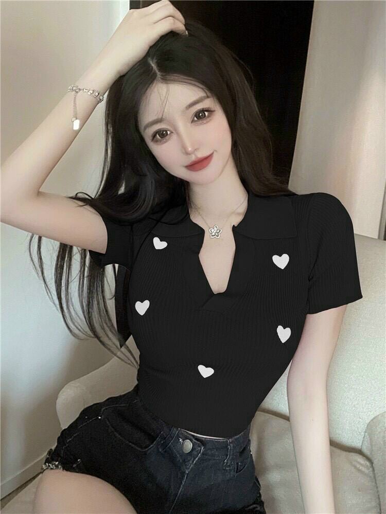 Áo croptop gân cổ bẻ xẻ V hình tim