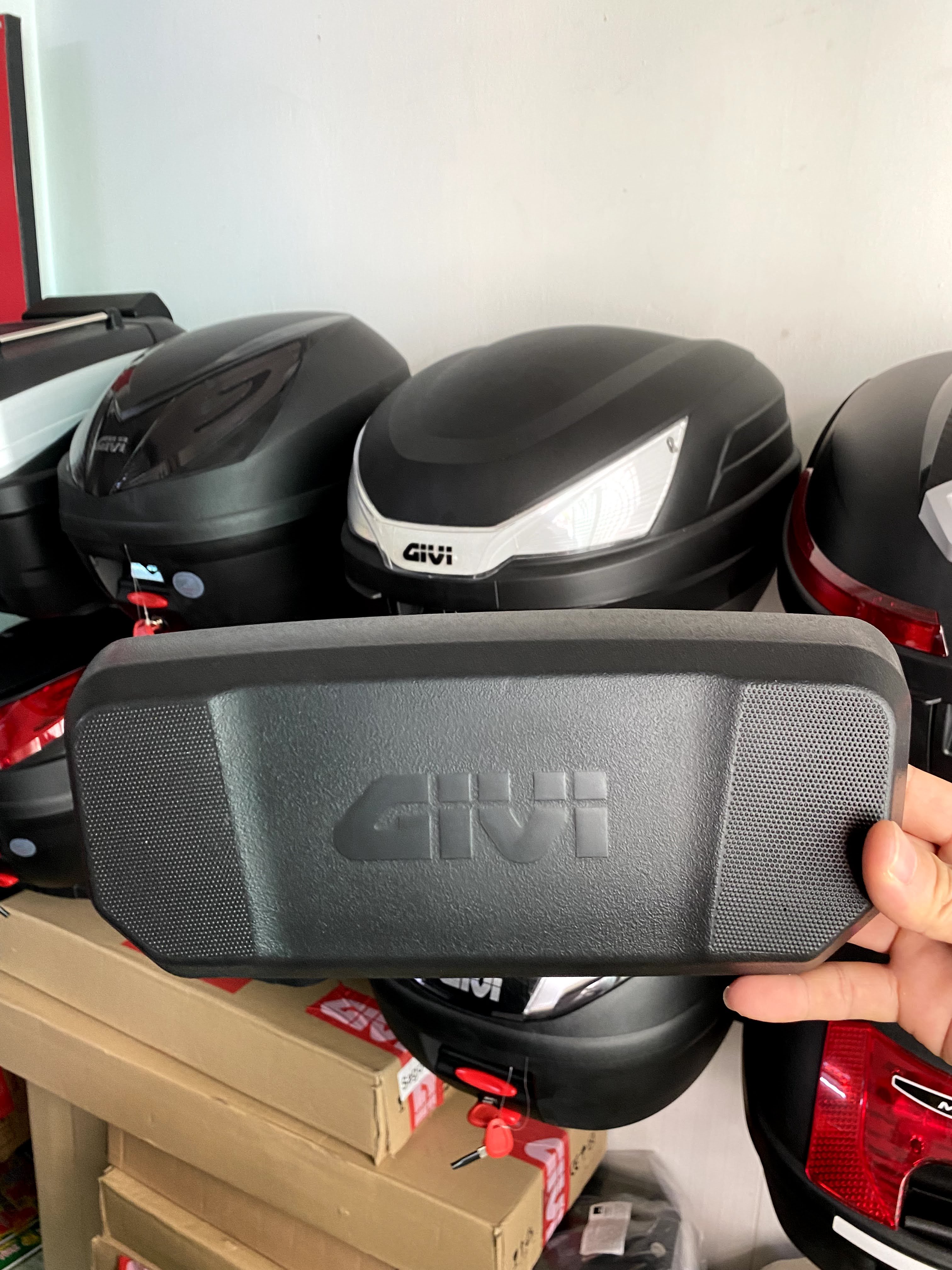Gối tựa lưng givi bb42n gối gắn thùng givi b42n, e43ntl, b32n, b32nb.