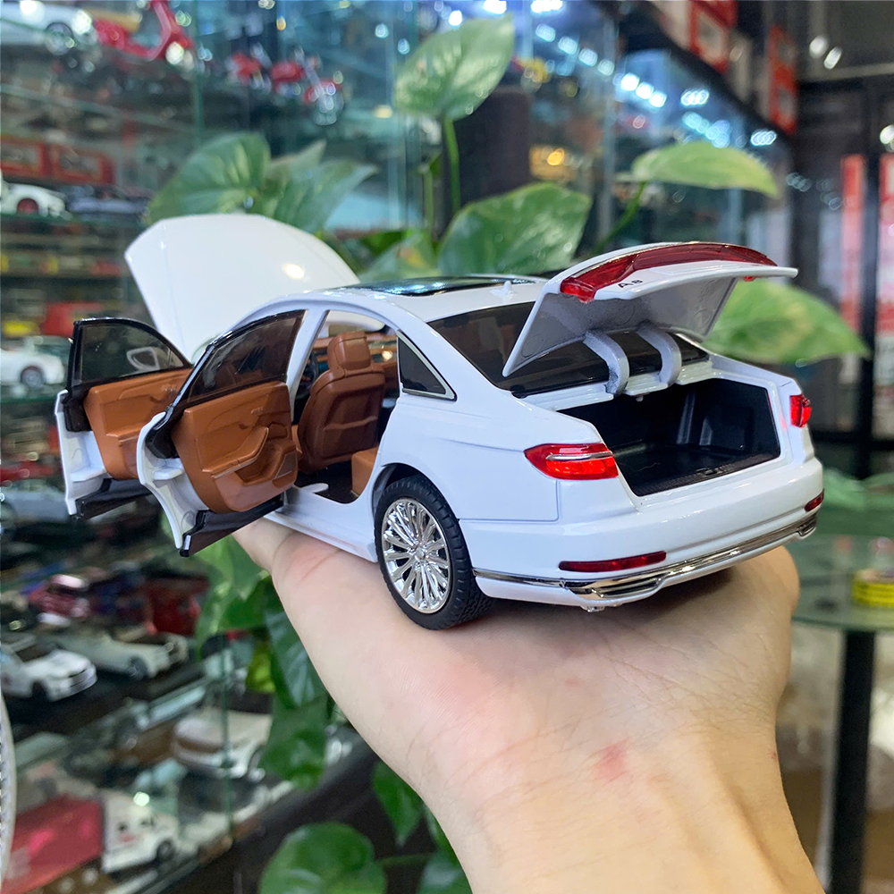 Mô hình xe Audi A8 có đèn và âm thanh tỉ lệ 1:24 Chezhi