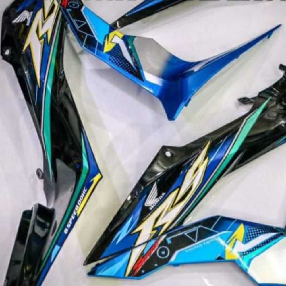 [HCM]Tem xe sonic  tem rời cao cấp 3 lớp dán xe đen