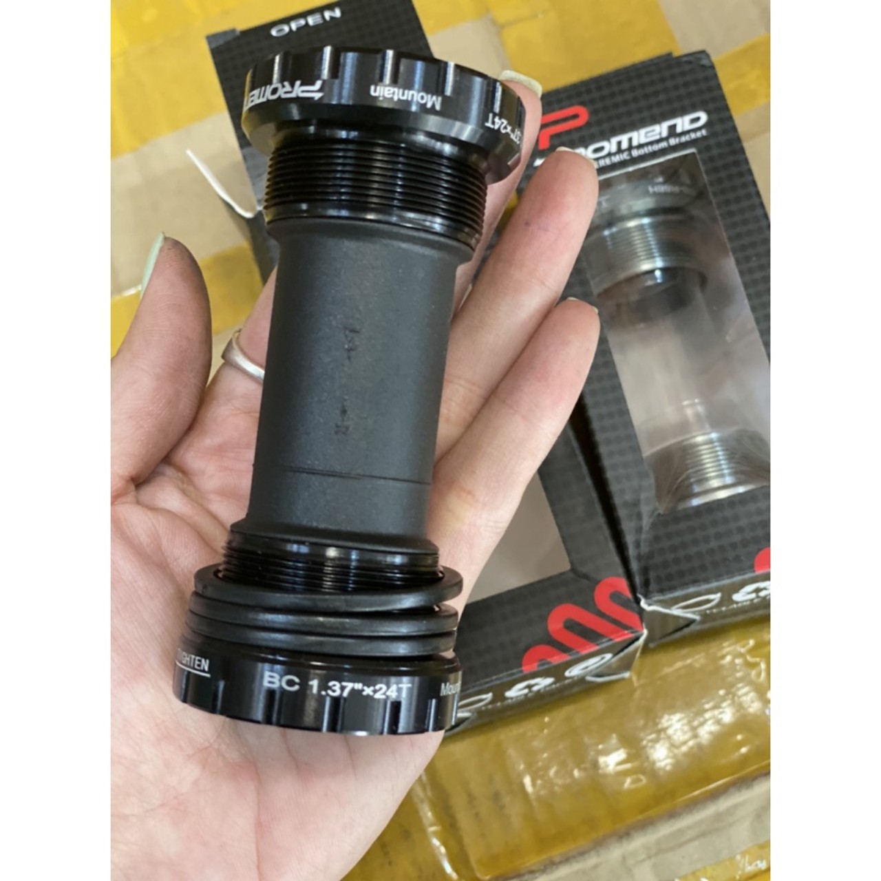 BB vặn Promend BB-R68H Bạc đạn ceramic
