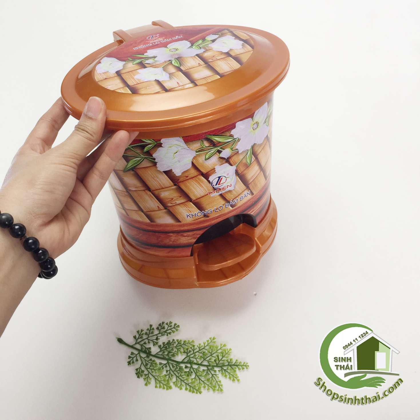 [HCM]Thùng đựng rác oval nhí có nắp đậy - 22cm