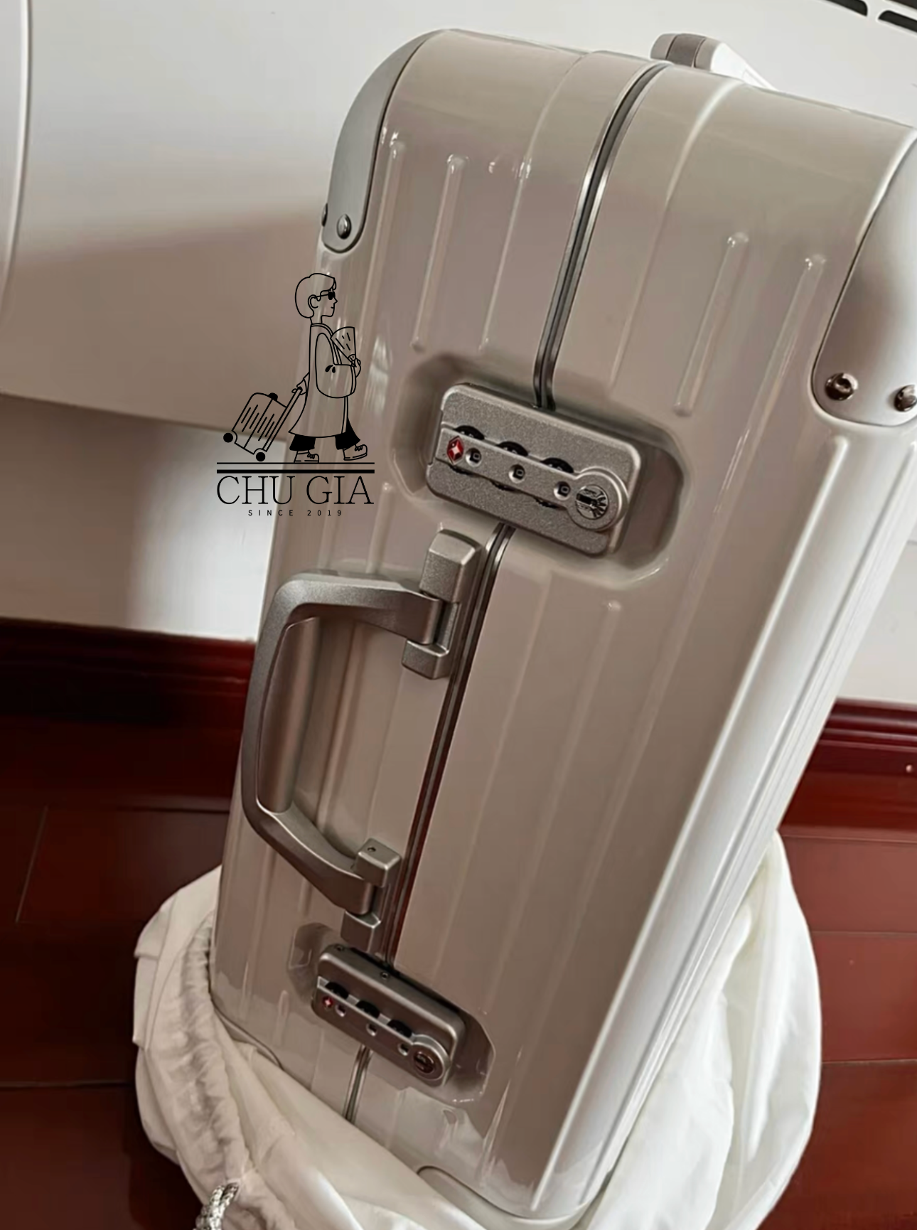 Vali Rimowa Siêu Cấp Hybrid Có sẵn
