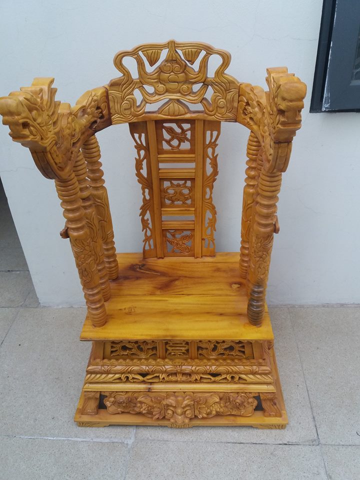 ngai thờ gỗ mít  kích thước cao 81cm mặt 35cmx48cm