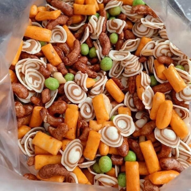 [HCM]Snacks Thập Cẩm Hủ Pet 300g - Trai Đẹp Snack