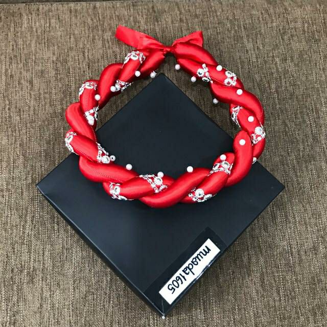 Mấn cách tân đính ngọc