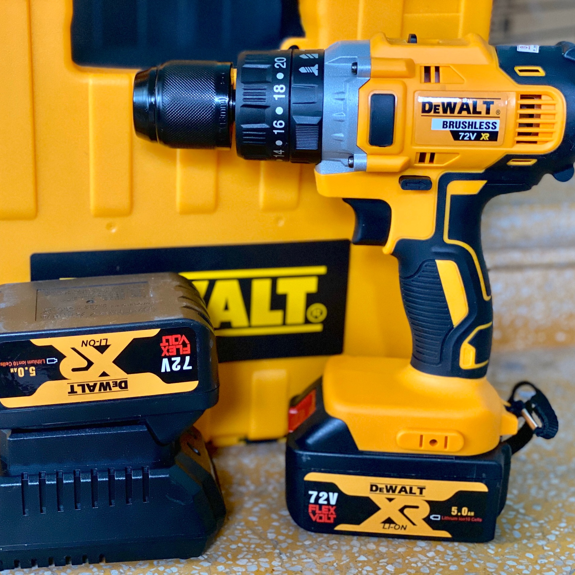 Máy khoan pin DEWALT 72V pin 10 Cells