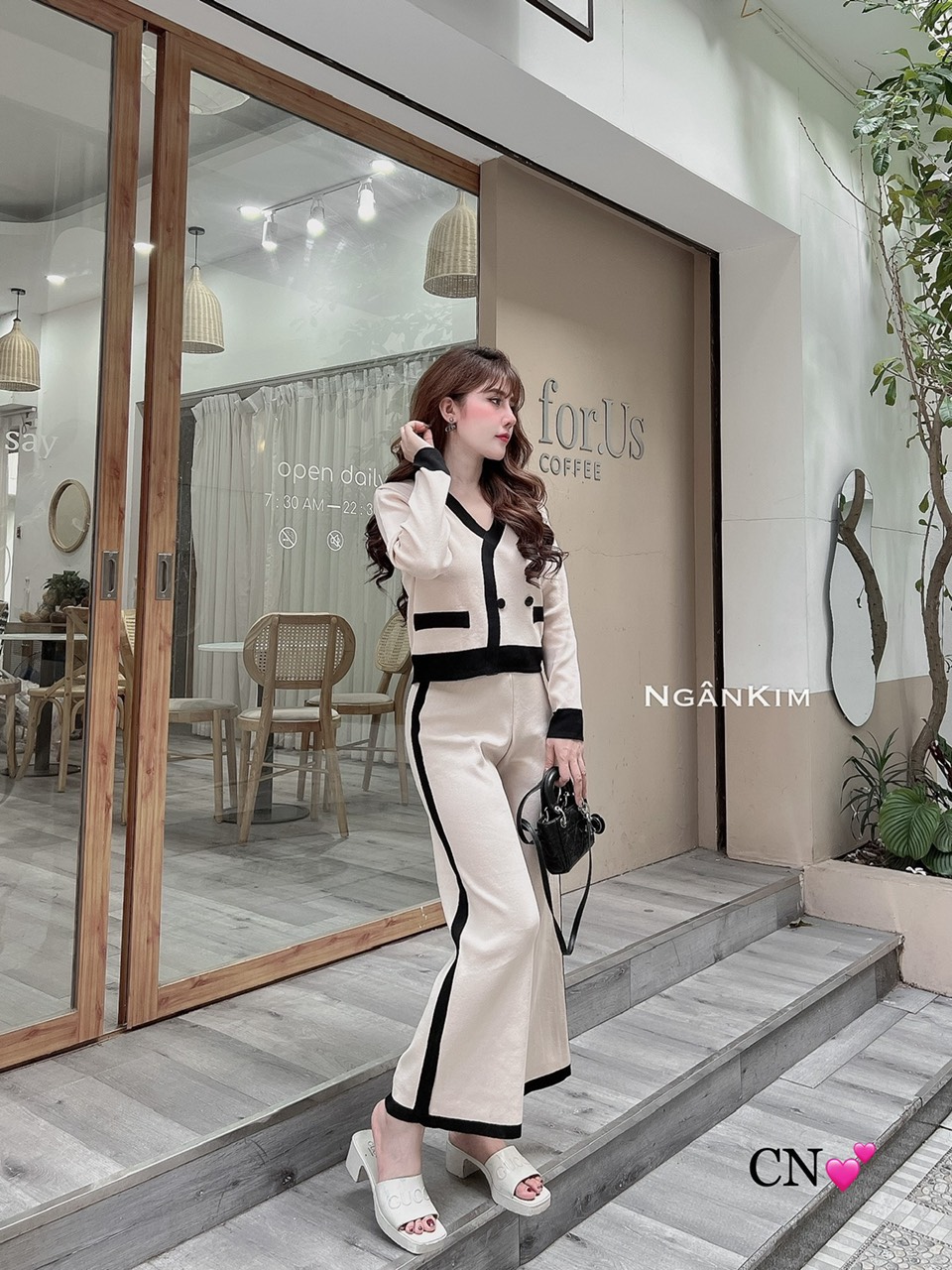 Set bộ len trơn viền cổ V 2 khuy