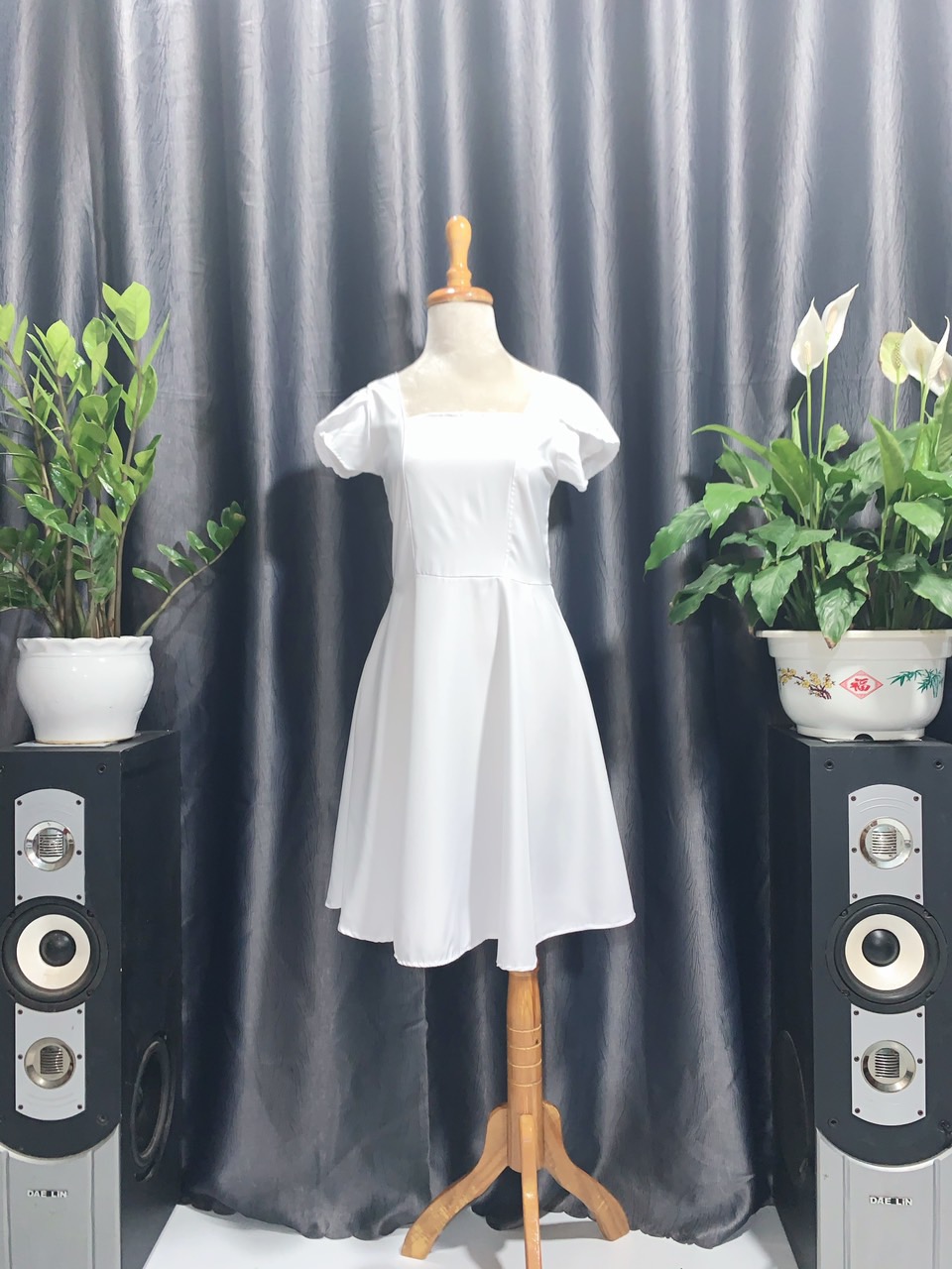 Đầm nữ dáng xòe màu trắng chất kate lụa kèm hình thật