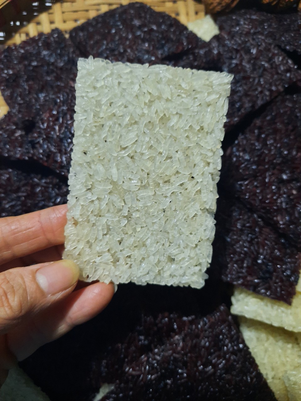 (1 kg ) CƠM CHÁY CHƯA CHIÊN /PHÔI CƠM CHÁY LASHAM 9X6 CM