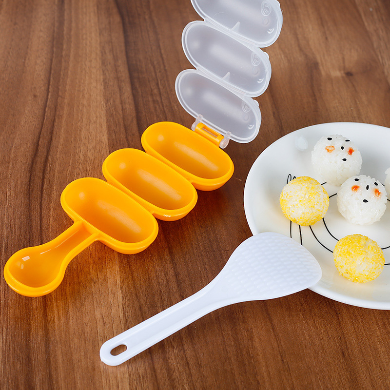Rice shake set with rice balls filled with spoons