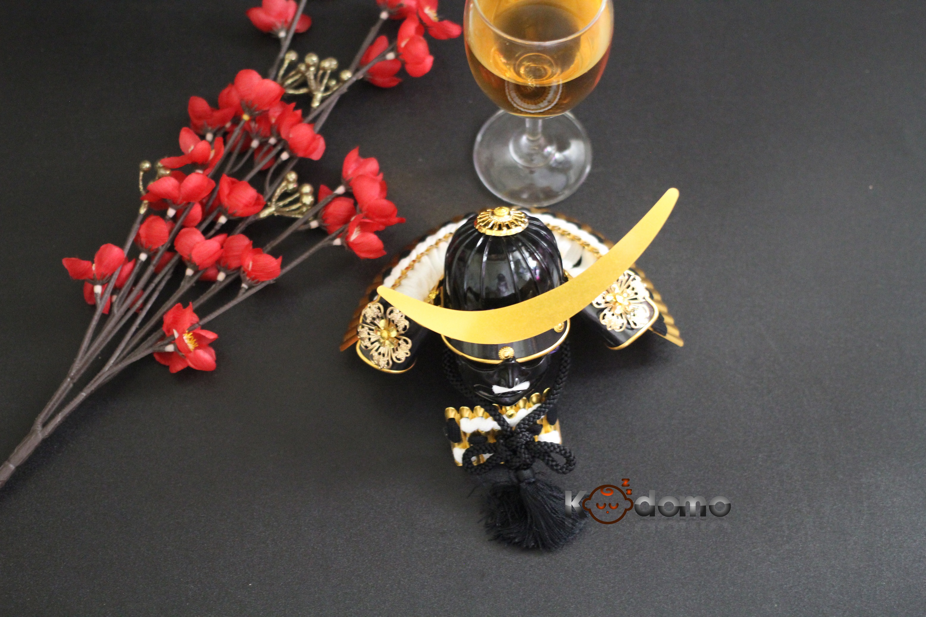 nón samurai trang trí chai nước trái cây , samurai bottle cap , samurai bottle cover , áo giáp samurai, búp bê samurai , 人形, 鎧, 兜