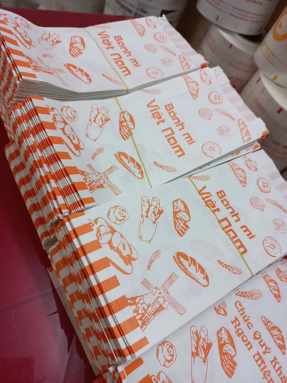 Túi giấy bánh mì in sẵn ( 100 cái)