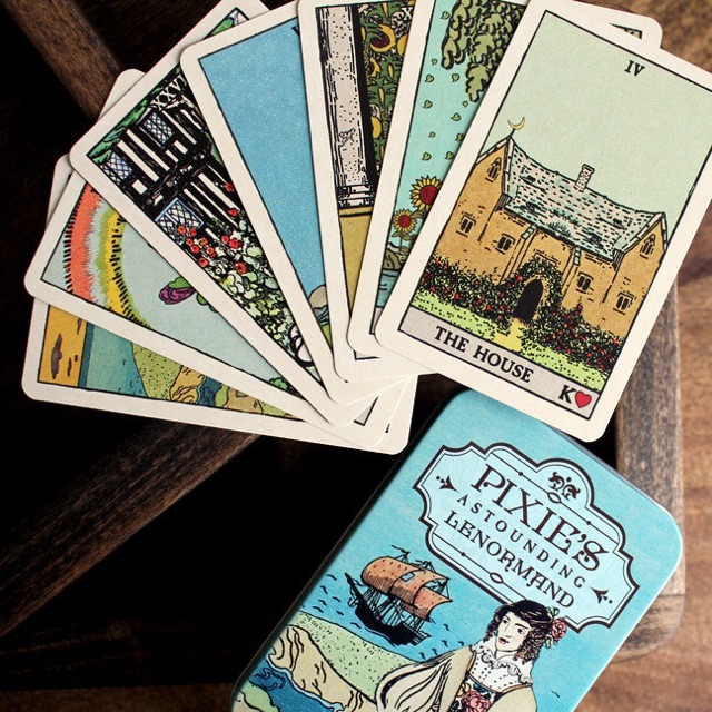 Bài Pixie's Astounding Lenormand
