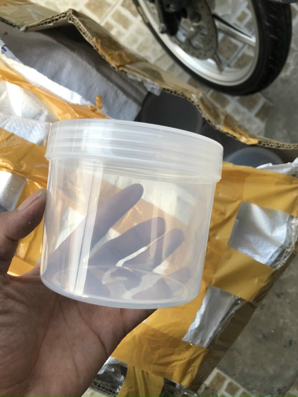 Hủ 500gr màu cam (tặng muỗng múc kem)