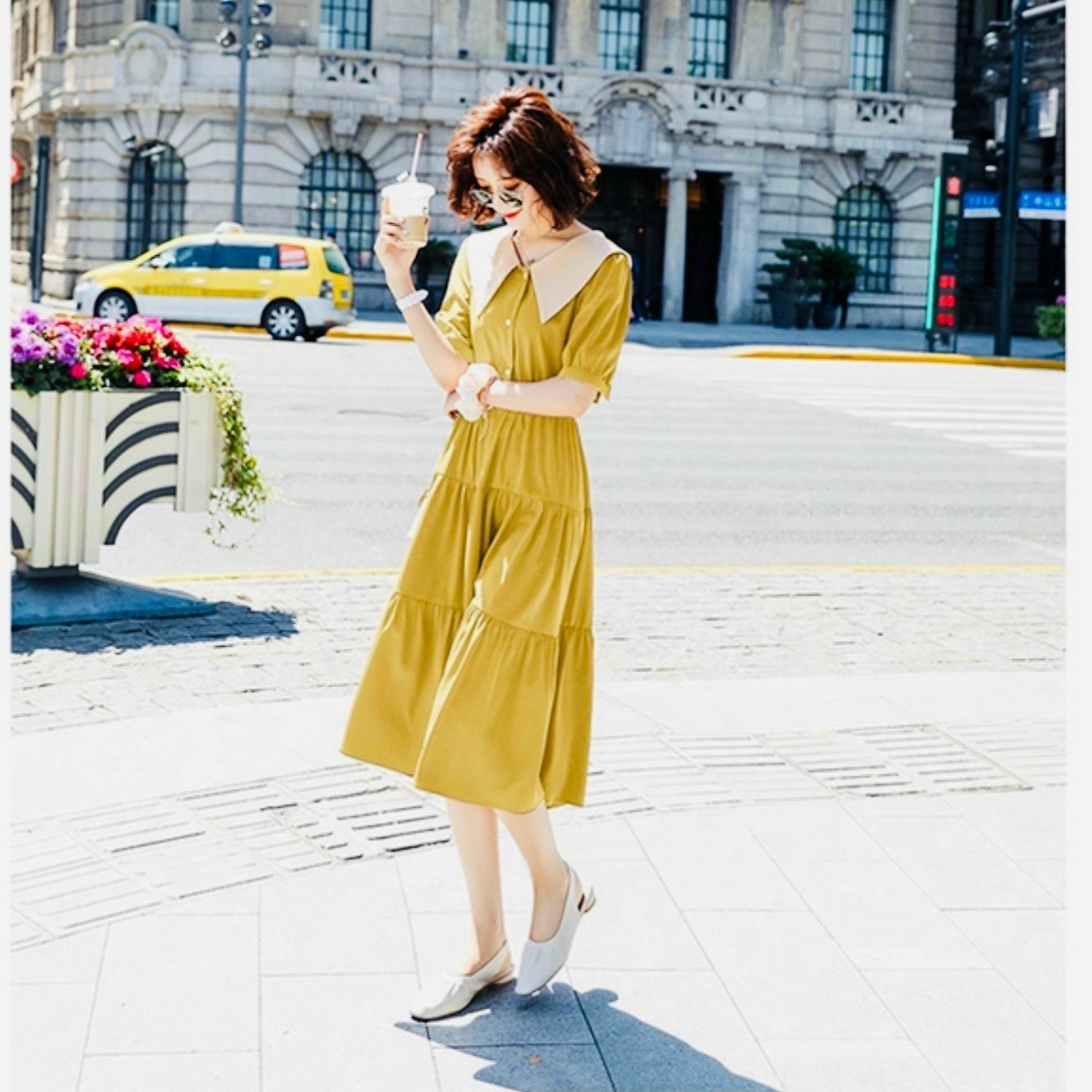 Đầm váy vàng tầng phối cổ trắng
