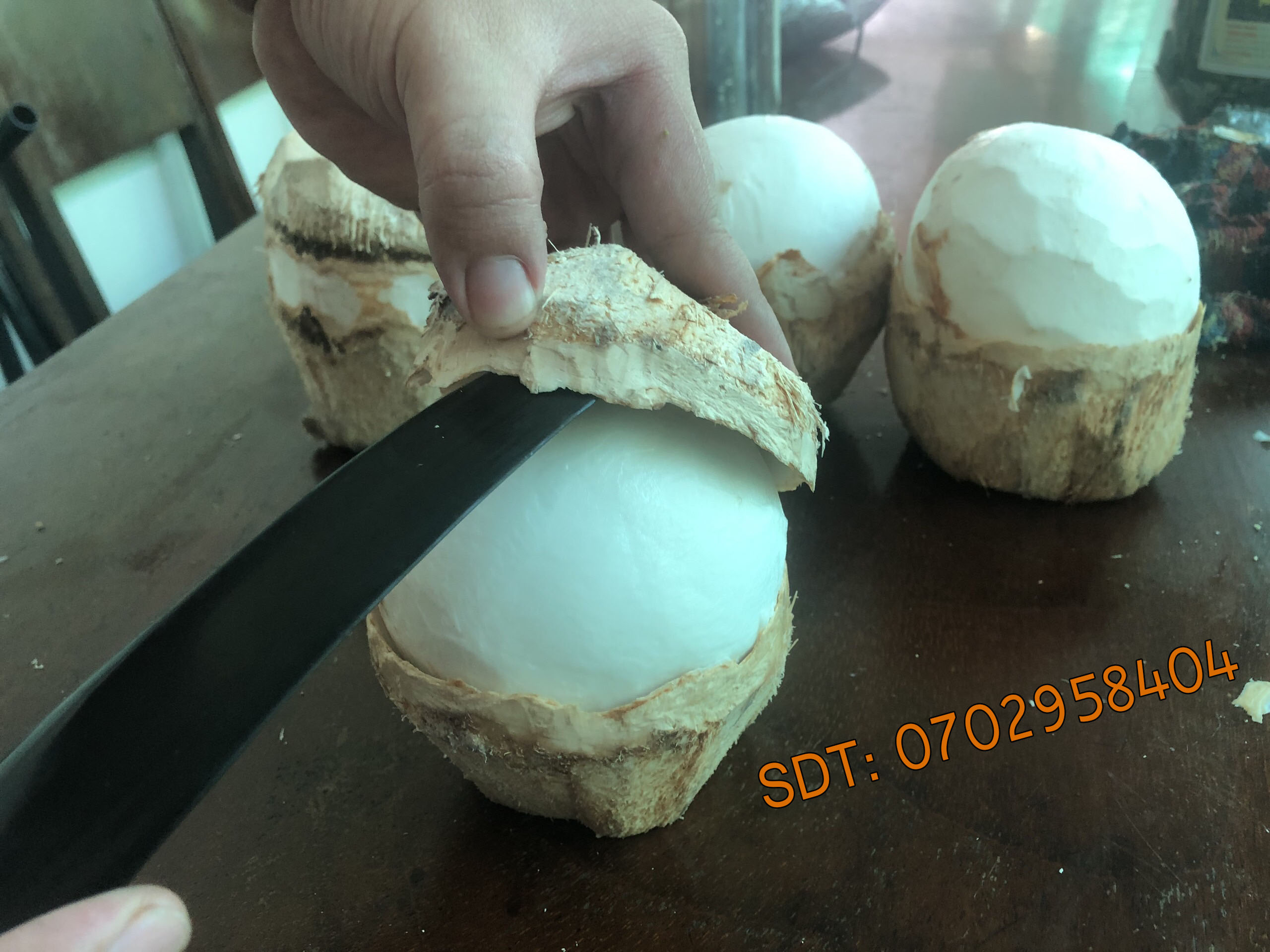 Gọt dừa lấy nguyên cơm - cái dừa bằng dao dẻo
