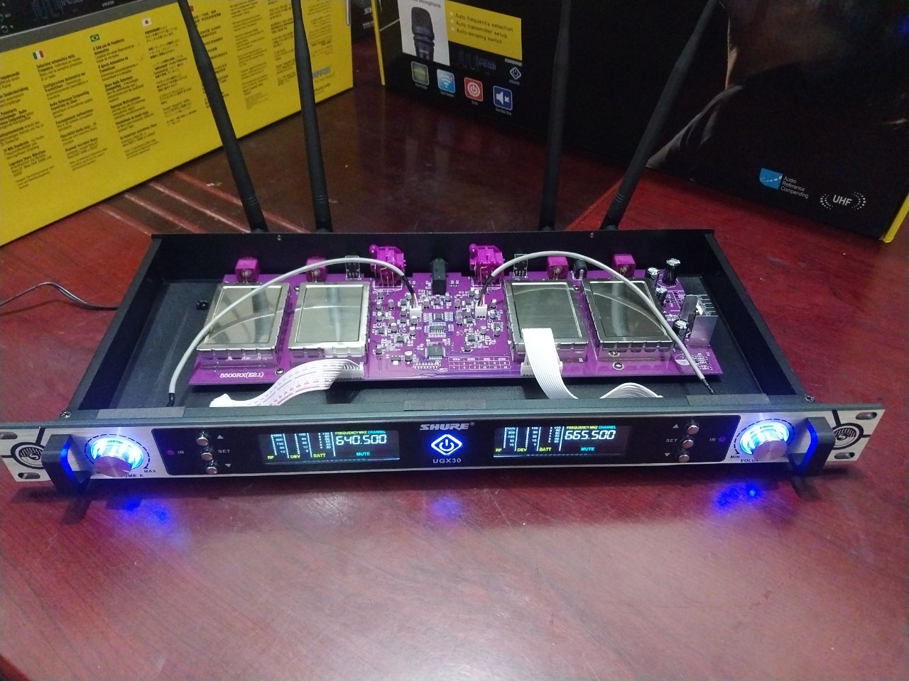 Micro không dây shure ugx 30 bộ micro karaoke gia đình giá rẻ - mua ngay bộ 2 micro karaoke không dây uhf shure ugx 30 hát cực nhạy, chống hú rít , không gây vỡ tiếng âm thanh trung thực sống động
