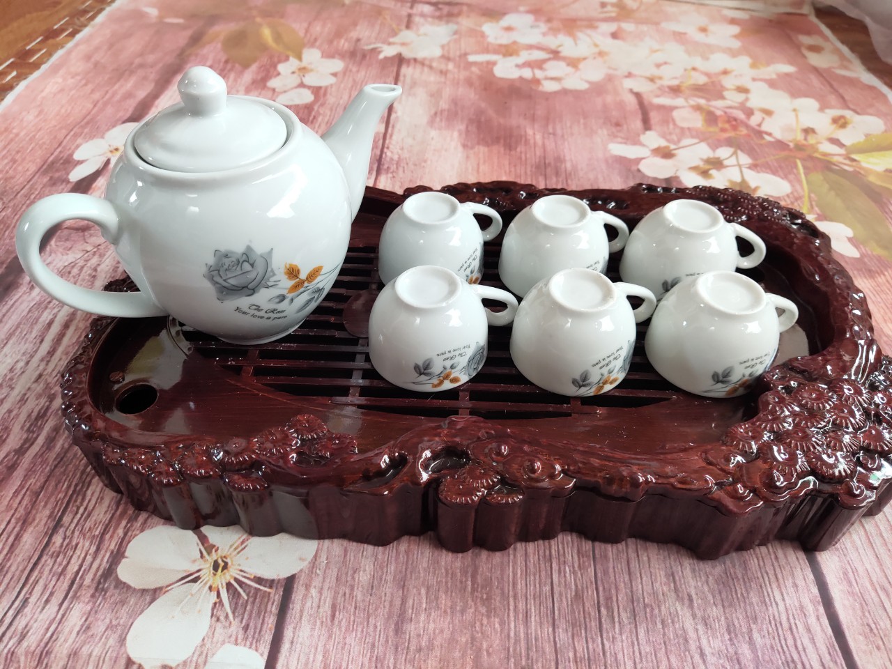 Bộ ấm chén hoa hồng có khay 2 lớp-dung tích 500ml