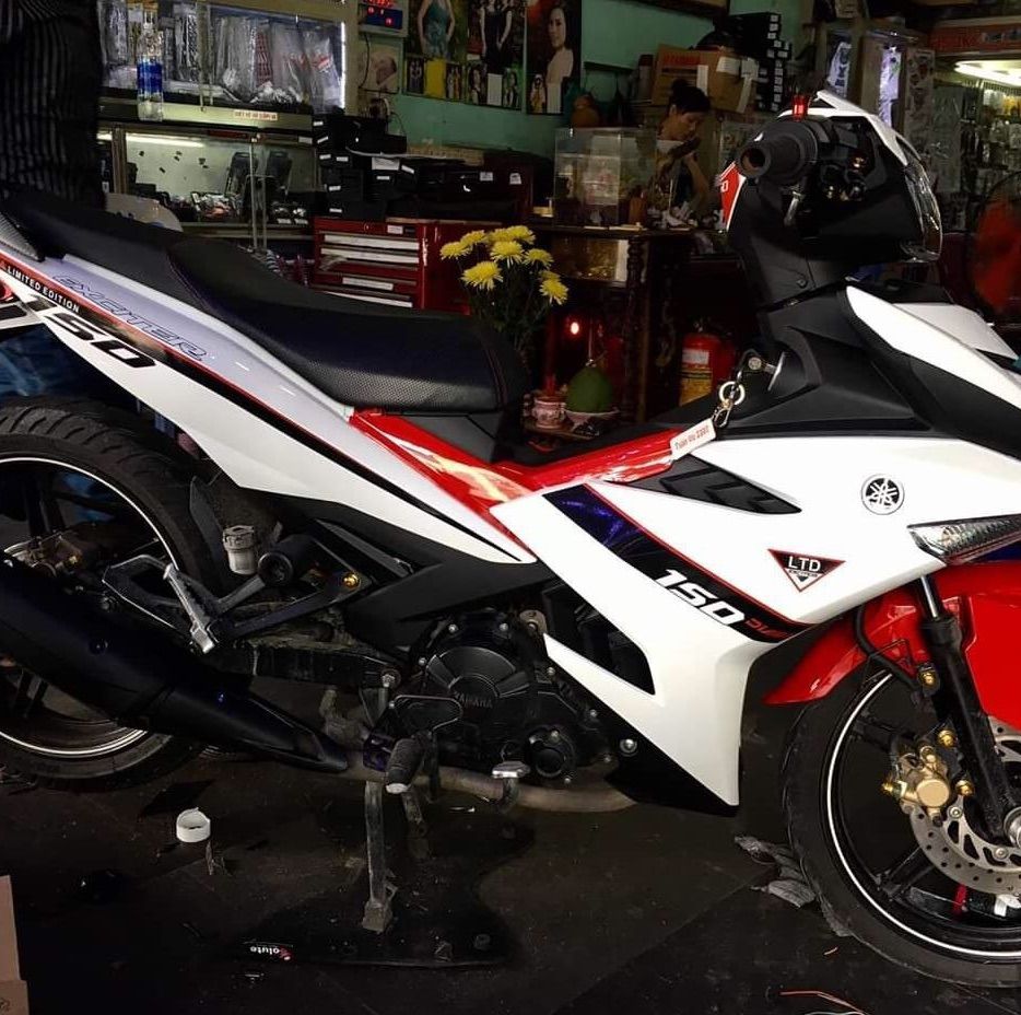 Tem xe ex 150 ltđ trắng đỏ