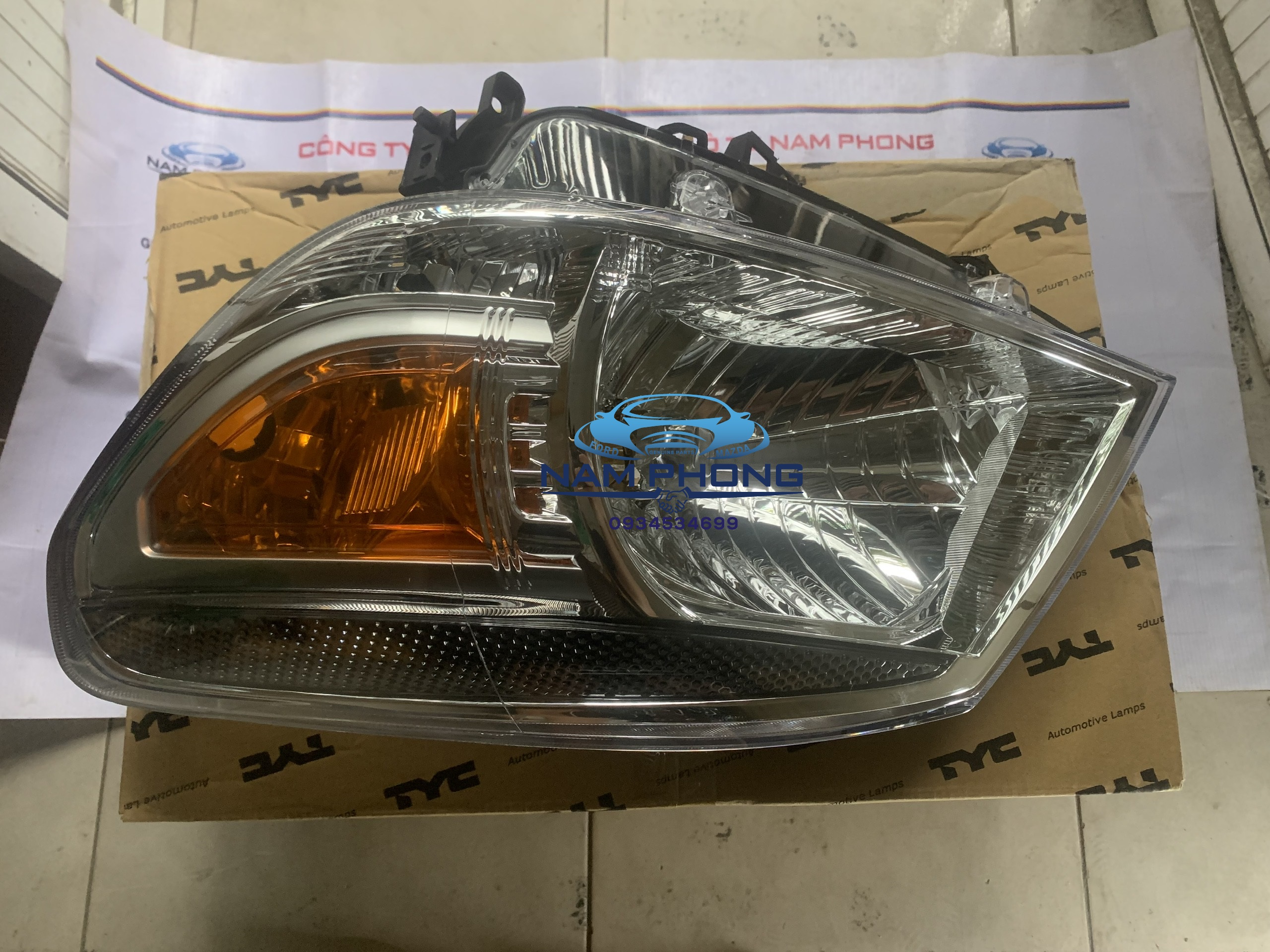 Đèn pha everest 10 bên lái lh tyc - uf6a510l0
