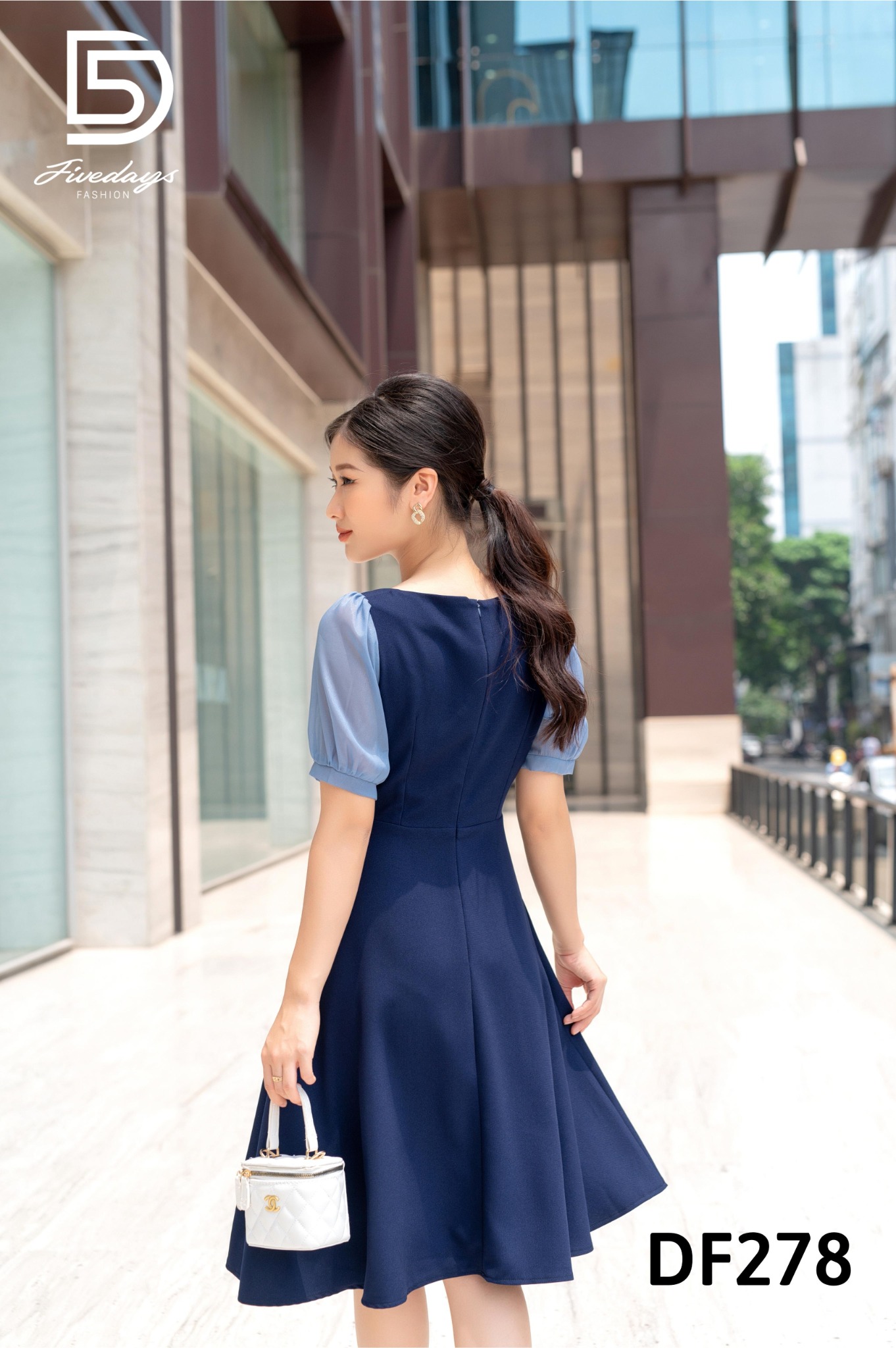 Fivedays - Đầm xoè phối cổ vuông