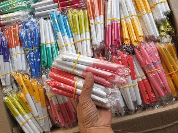(Ảnh thật tự chụp) Bút mặt cười Ánh Dương SH 056 (ngòi kín, êm trơn, nét nhỏ)