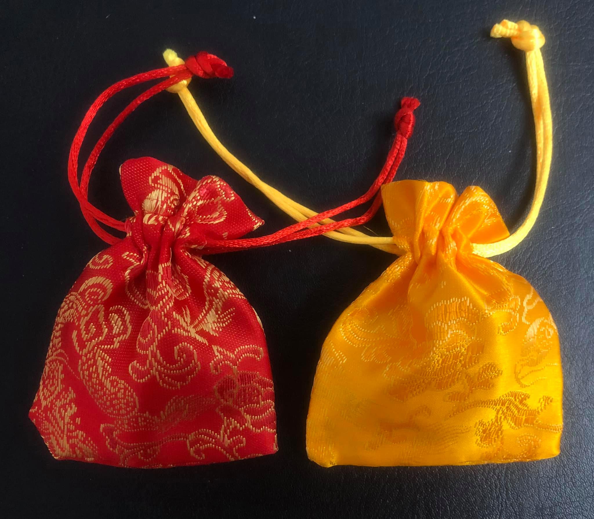 Combo 2 túi gấm đỏ và vàng phong thủy