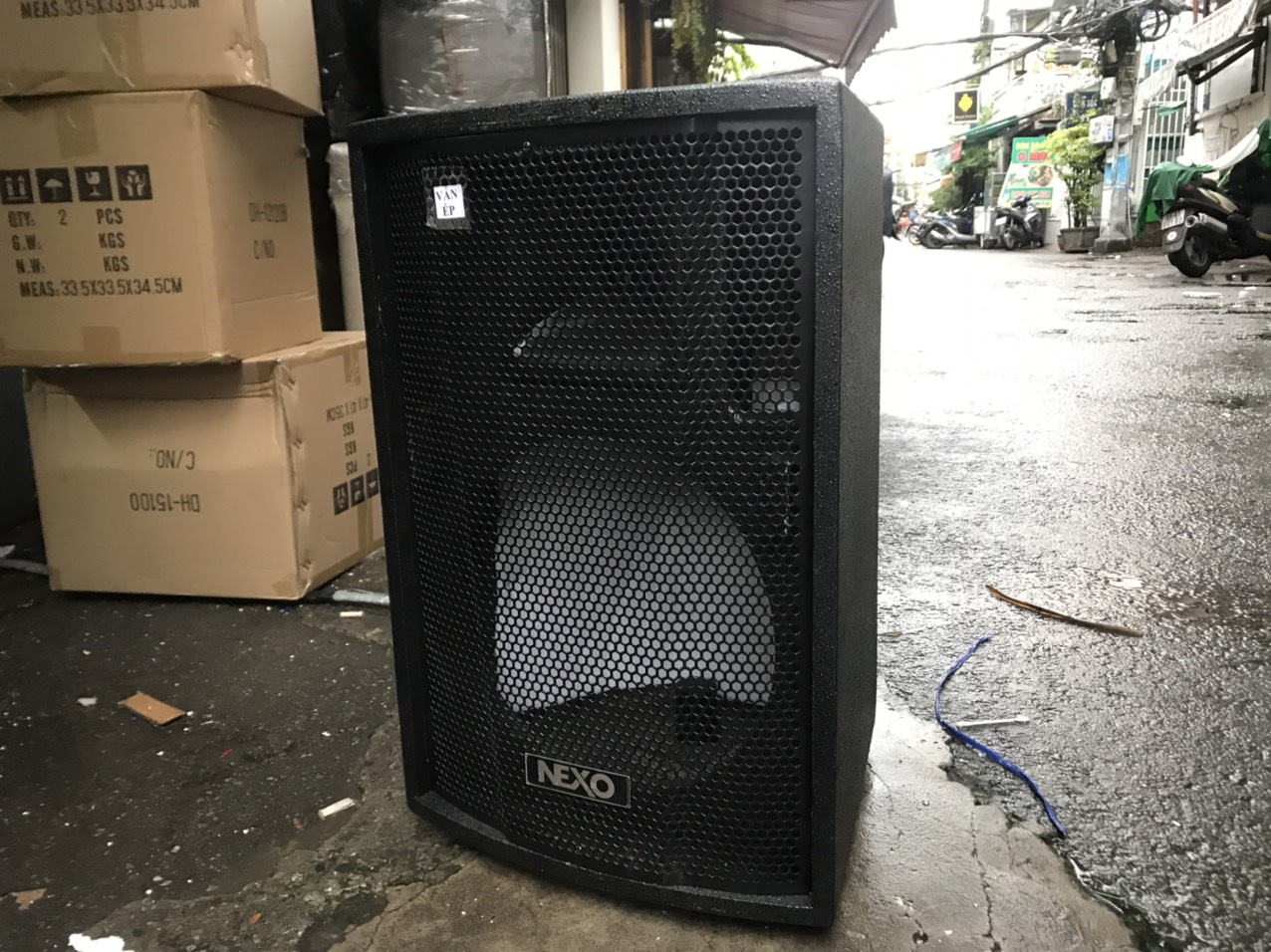 1 Cái Vỏ thùng sơn Bass 3 tấc ( Tặng tem loa Netxo + Trạm jack canon )