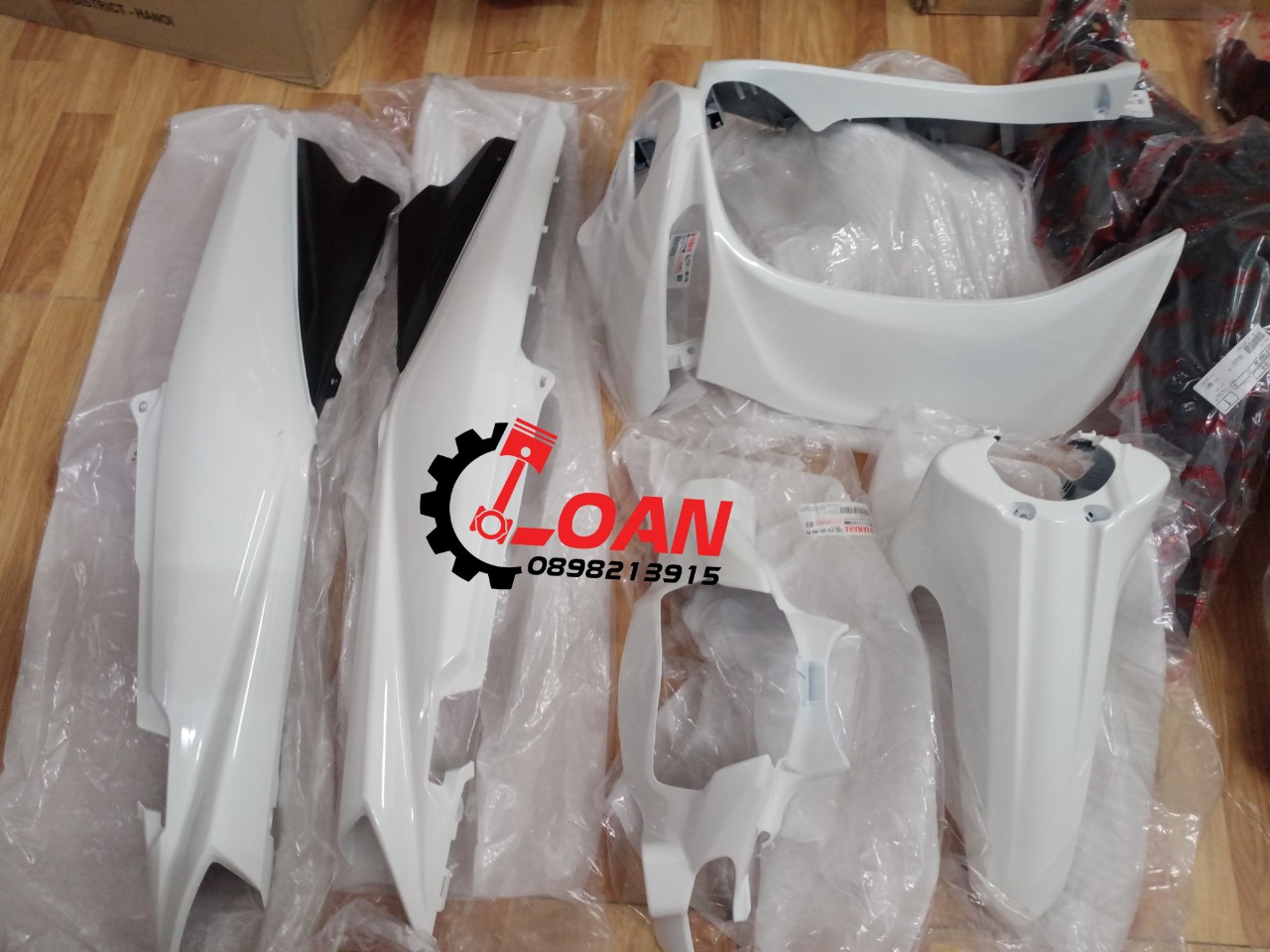 FULL DÀN ÁO TAURUS MÀU TRẮNG ĐEN HÀNG ZIN