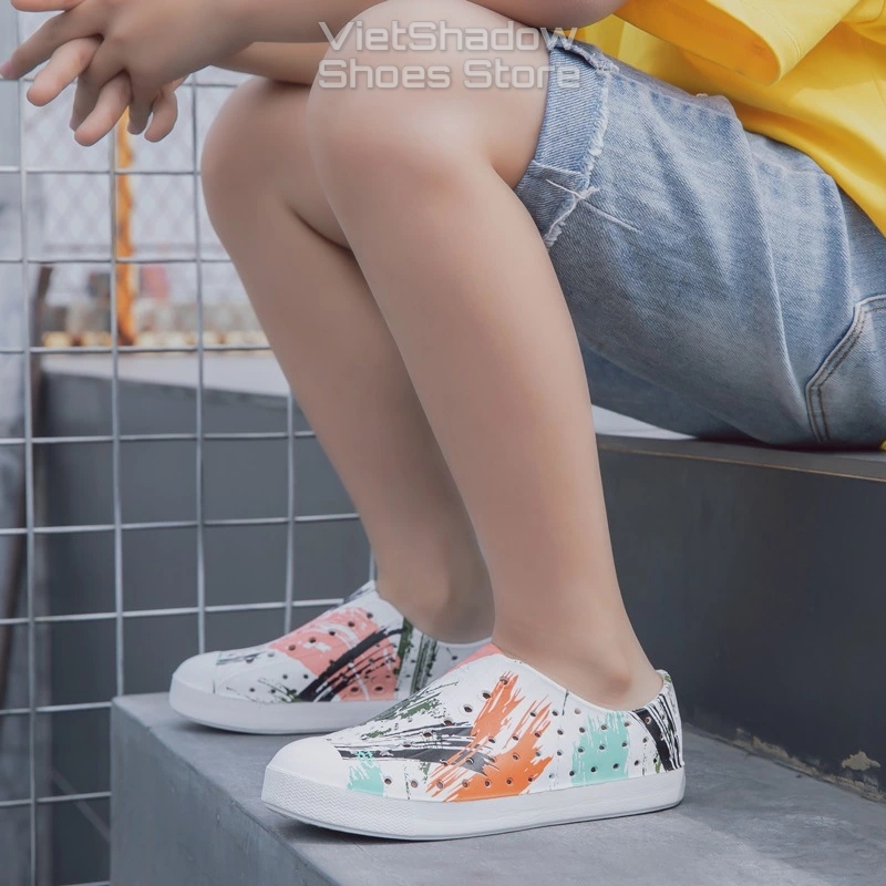Giày nhựa wnc NATIVE trẻ em in họa tiết - Chất liệu nhựa EVA mềm, siêu nhẹ, không thấm nước, in họa tiết sinh động đáng yêu
