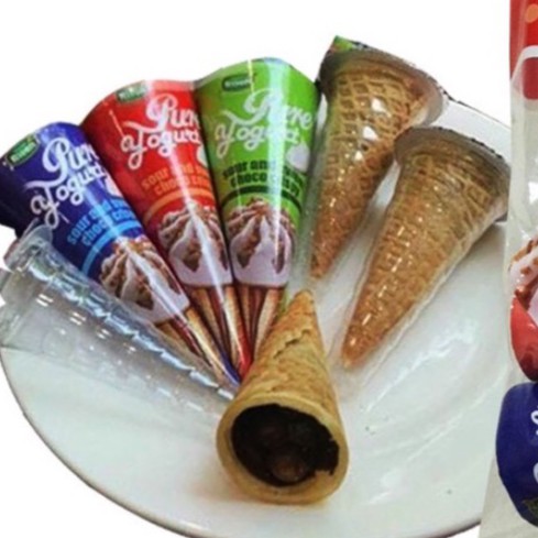 Hộp 12 cây Bánh Ốc Quế Nhân Socola Hiệu Risen