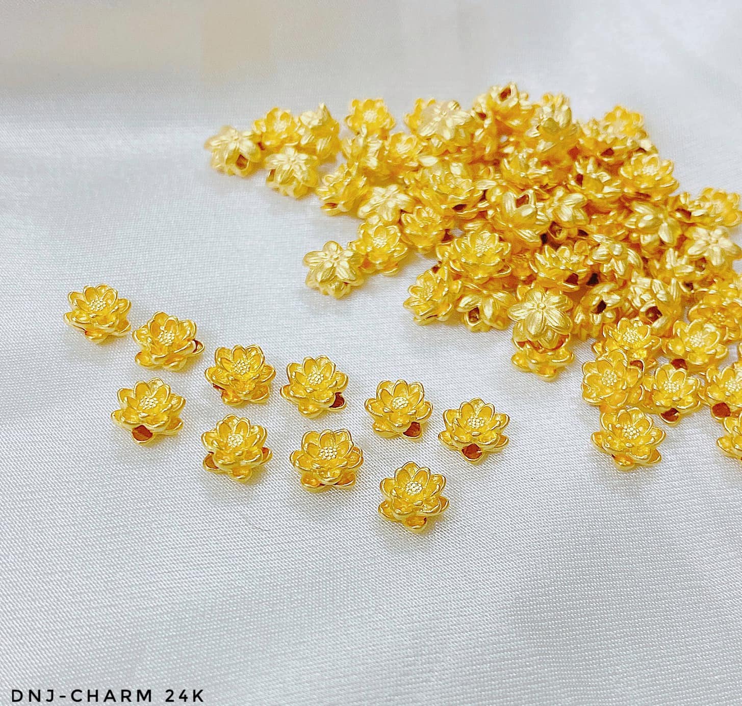 Charm sen Vàng 24k