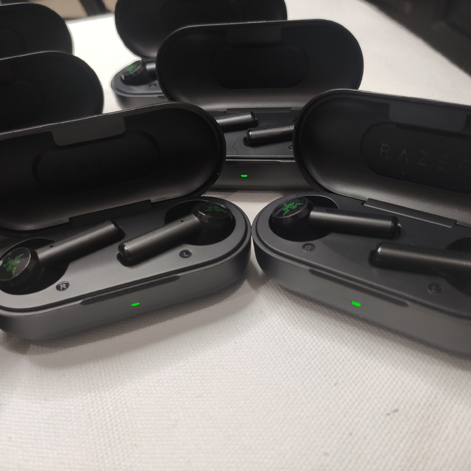Tai nghe Razer Hammerhead True Wireless - CORAL STORE